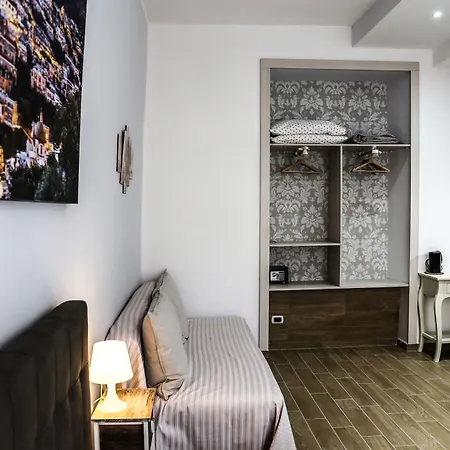 Caracciolo 109 Bed & Breakfast Naples