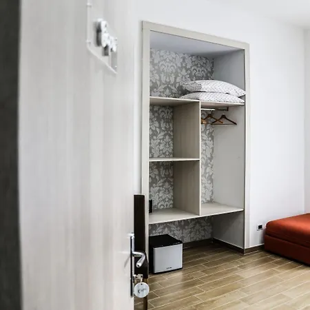 Caracciolo 109 Bed & Breakfast 4*