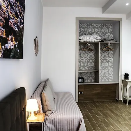 Caracciolo 109 B&B